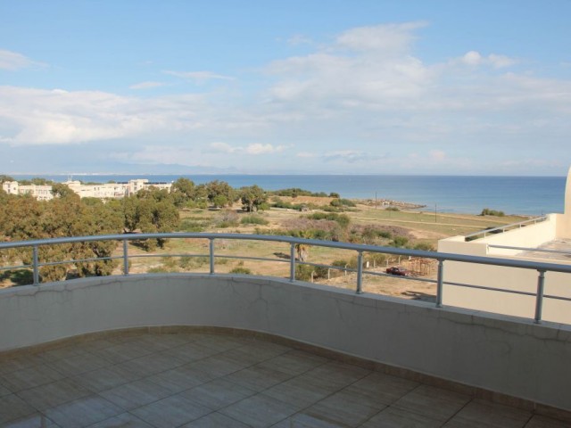 3+1 Penthouse zu verkaufen in Famagusta Gülseren Area mit Meerblick
