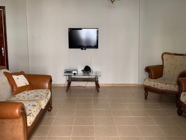 Spacious 3+1 flat for sale in Girne Center, easy access to everywhere!!!!!!!
