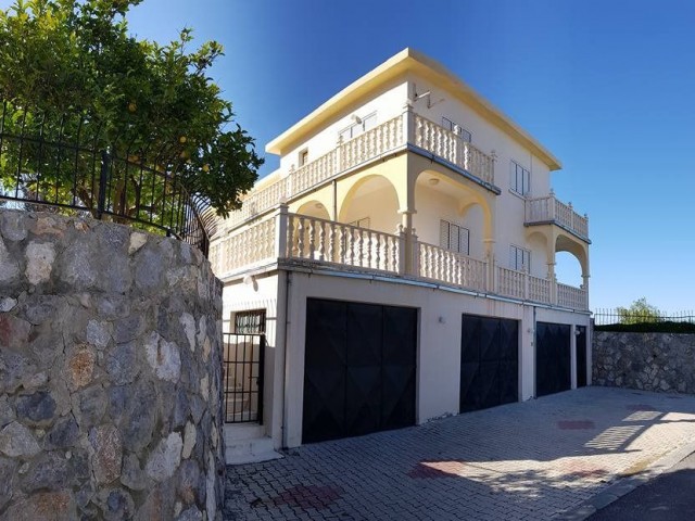 Bellapais’te Önü Kapanmaz Muhteşem Manzaralı satılık 2 800 m2 arsa + 450 m2 villa