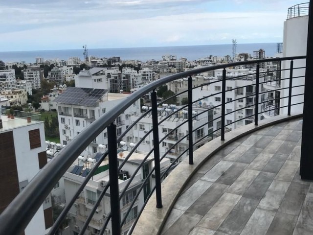 1+1 Wohnung zu verkaufen in Kyrenia Zentrum mit Meer- und Bergblick