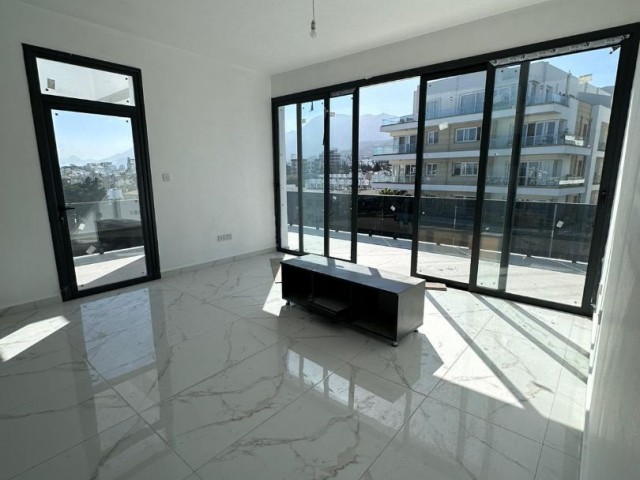  Zu verkaufen 2+1 Penthouse zu verkaufen in Kyrenia Centre, mit 360 unverbaubarem Meer- und Bergblic