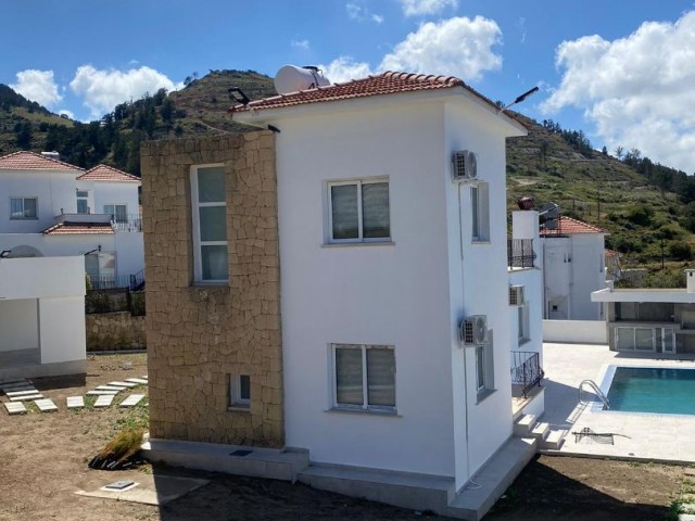 3+1 villa with pool for rent in Karşiyaka, Kyrenıa