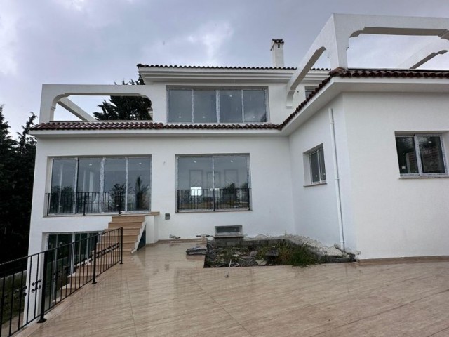 Very spacious 4+2 private triplex villa for sale in Ozanköy on 1.5 acres, with Turkish title