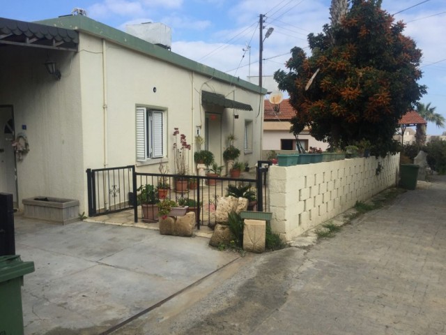 In Kyrenia, Lapta 2 Einfamilienhäuser mit Garten ** 