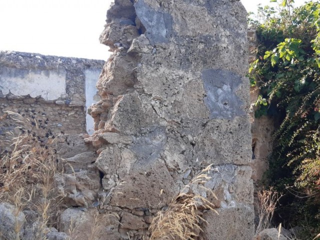 A potential renovation project for  whom likes an old stone house in Lapta 