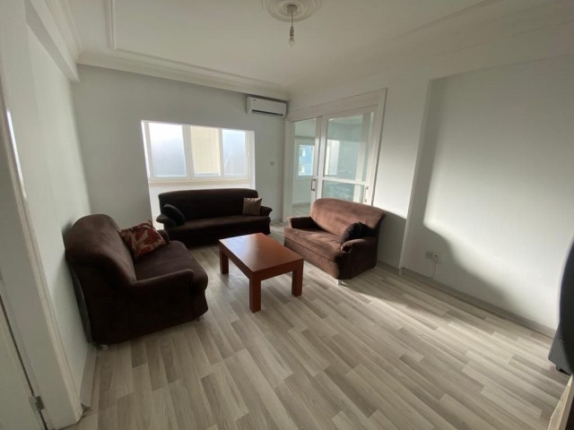 Полностью меблированная квартира в Ортакее Никосии с ежемесячной оплатой в аренду 400 Стг ** 
