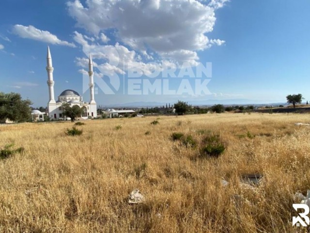800 m2 Grundstück zum Verkauf in Kyrenia, Dikmende alle Infrastrukturen vorhanden 45,000 Stg ** 