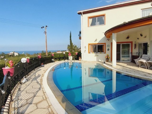 4 Bedroom Villa with private swimming pool 
