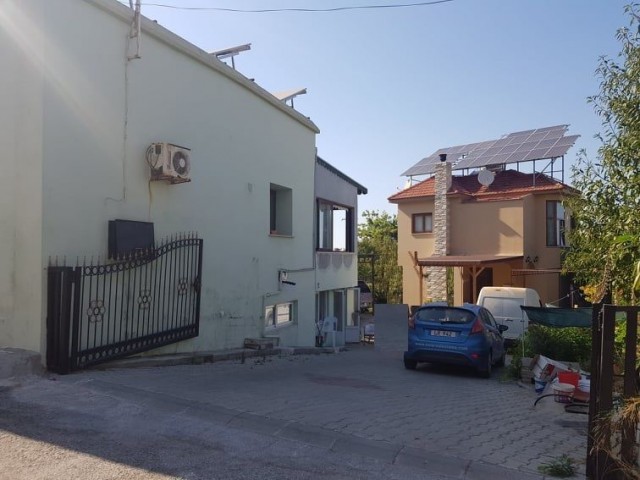 Girne Alsancak'ta 2 adet satılık ev  