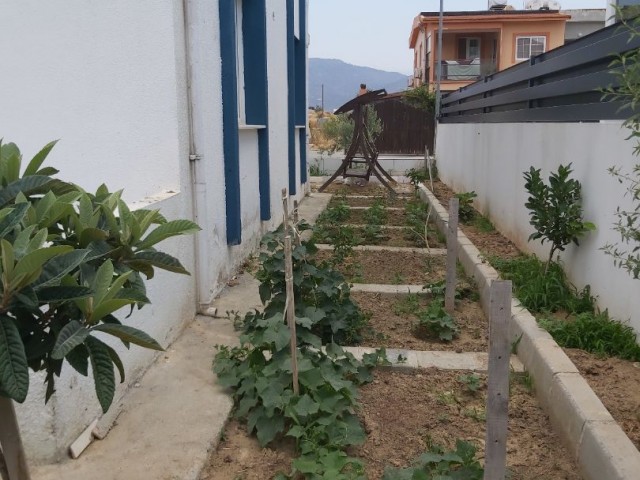 Haus mit Garten zum Verkauf in der Kyrenia-Straße. ** 