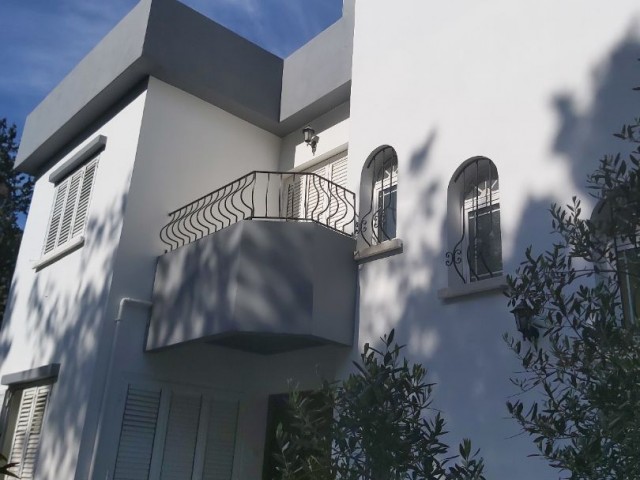 Freistehendes Haus mit Garten zu verkaufen in Kyrenia Bogaz. 