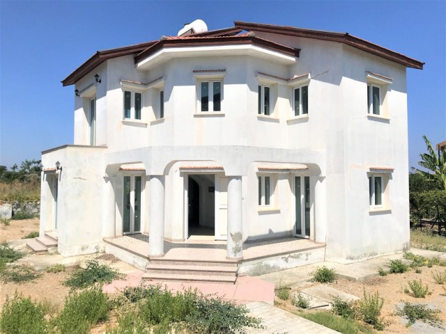 Girne Lapta İncirli Plajı Yakını  Satılık 3+1 Villa