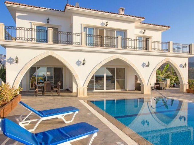 5+1 Villa Zum Verkauf In Kyrenia Esentepe ** 