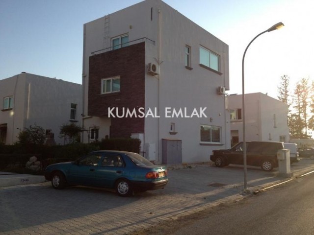 240M2 6 BEDROOM LARGE GARDEN AIR-CONDITIONED LUXURY TURKISH MADE 147,500 STG TRIPLEX DETACHED HOUSE 