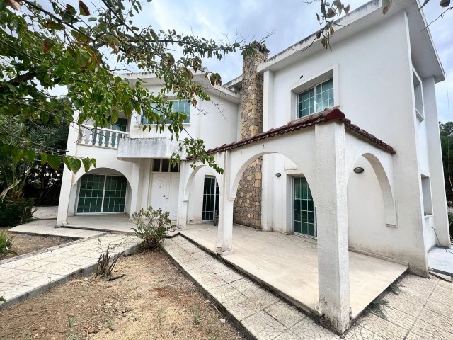 Einfamilienhaus zum Verkauf in Nikosia / YENIKENT mit 240 M2 großem Garten ** 