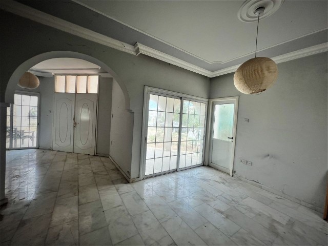 DETACHED HOUSE FOR SALE IN A LARGE GARDEN OF 240 M2 IN NICOSIA / YENIKENT ** 