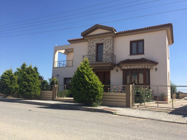 DETACHED HOUSE FOR SALE WITH 1 HALL WITH 4 BEDROOMS IN THE KERMIYA DISTRICT OF NICOSIA FOR STG 195,0