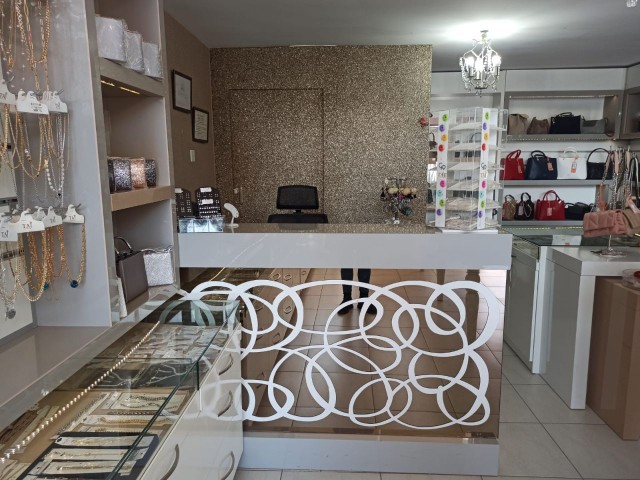 JEWELRY AND ACCESSORIES STORE FOR RENT ON THE MAIN ROAD!!