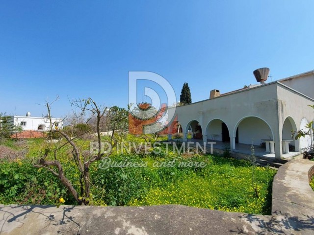 Villa mit Meerblick auf einem Grundstück von 2074 m2 im Zentrum von Ozanköy ** 
