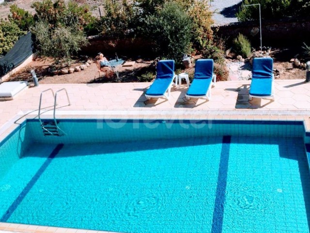 Villa for sale in Alsancak, Kyrenia within walking distance to the sea