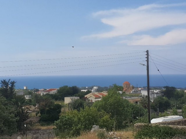 Kyrenia Alsancak, 3 Etagen erlaubt, 90% köyici Wohnung Land mit vollem Meerblick