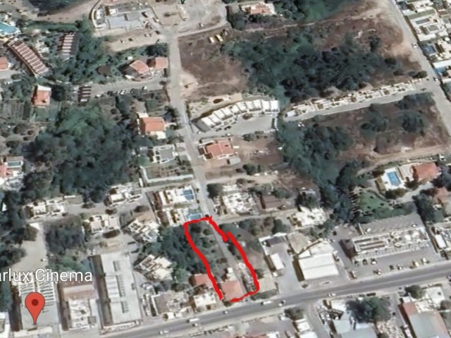 650 m2 EQUIVALENT COUPLE LAND FOR SALE ON THE ROAD TO KARAOGLANOGLUOĞLU BEACH, BETWEEN THE STARLUX CINEMA AND PETROL OFFICE IN KARAOGLANOGLUOGLUOGLUOGLUOGLUOGLUOGLUOGLUOGLUOGLUG LAND FLOOR TO THE ROAD, TWO FACES ASPHALT ROAD