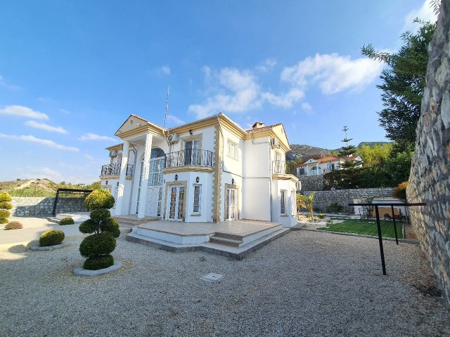 Girne Bellapais; Bahçeli, Eşyalı, Havuzlu Villa