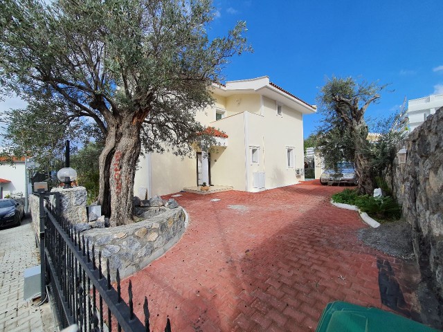 Kyrenia Alsancak; Necat British College Nachbarschaft, geeignet für Kredit, Villa mit Pool