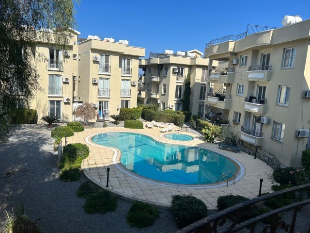 Kyrenia Alsancak; Apartment mit Poolblick und großem Balkon in Anlage mit Gemeinschaftspool