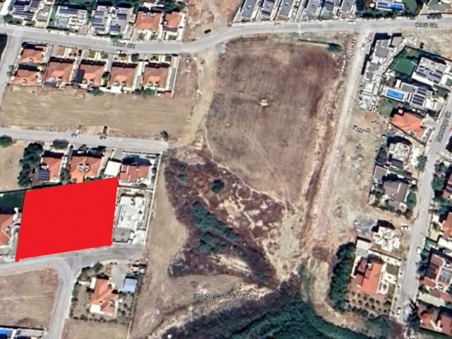 In the center of Yenikent 1 acre 2360 month2 land with Turkish cob. 