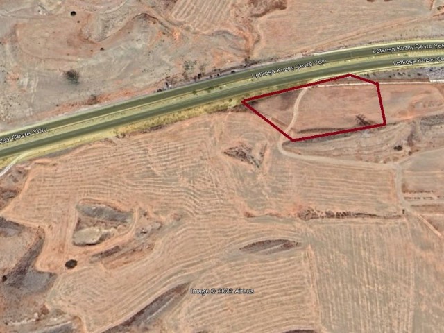 Investment land with Turkish cob on the northern ring road in Hamitköy. 
