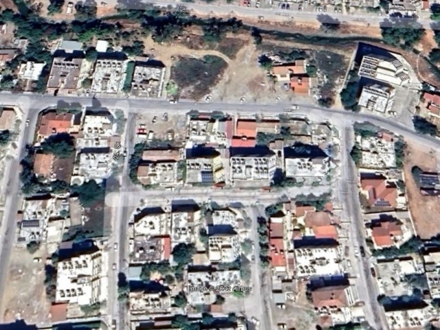 Apartment corner plot with Turkish cob in the center of Marmara. 