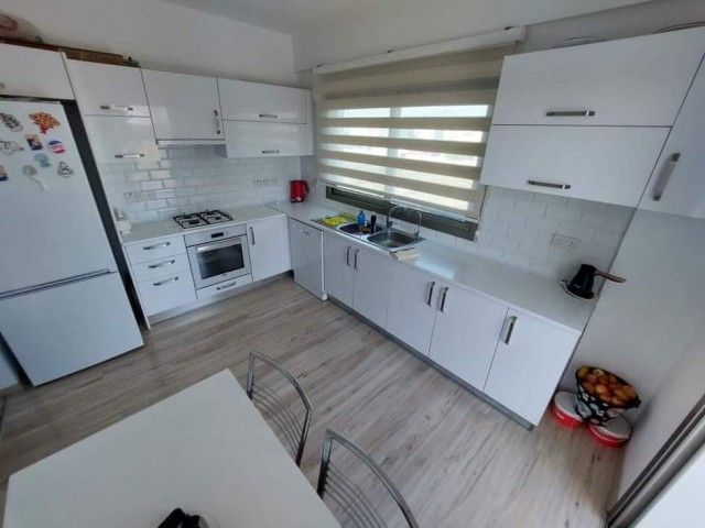 Very clean 2+1 apartment with Turkish cob in K. Kaymakli. 