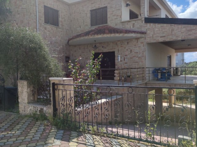 4+1 Villa for Sale in Gonyeli Aşıklar Hill in Nicosia 