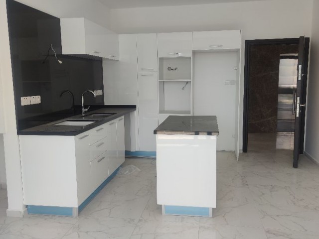 2+1 with commercial permit in Kyrenia Center