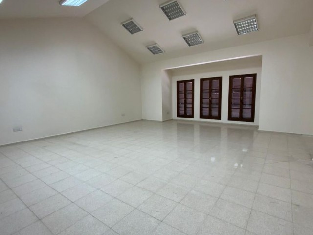 500m2 Rental Business Place in Hisarüstü Presidential District!!! ** 