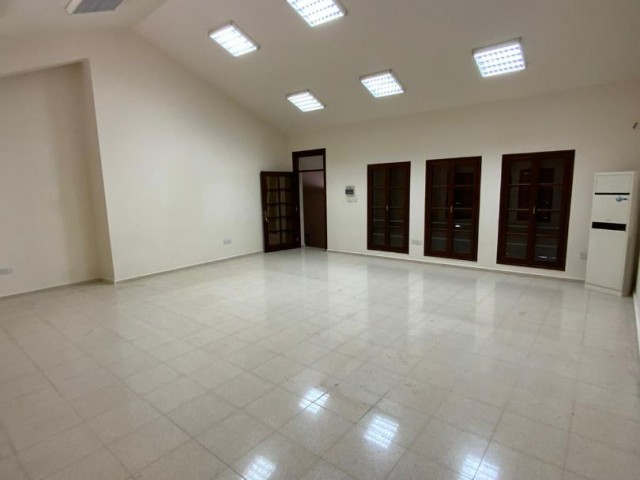 500m2 Rental Business Place in Hisarüstü Presidential District!!! ** 