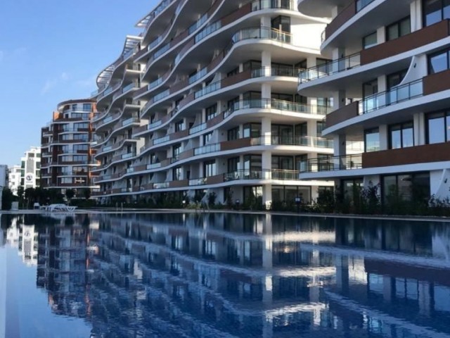 unsere 3+1 voll möblierte Wohnung zum Verkauf im obersten Stockwerk von FEO elegance mit dieser einzigartigen Aussicht, die in der größten Struktur von Kyrenia Leben bietet, ist mit seinem Luxus und seiner Pracht ein ruhiges Zuhause... 05338445618 ** 