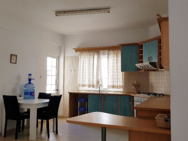 3 bedroom flat for rent in Girne near Nusmar market for rent 