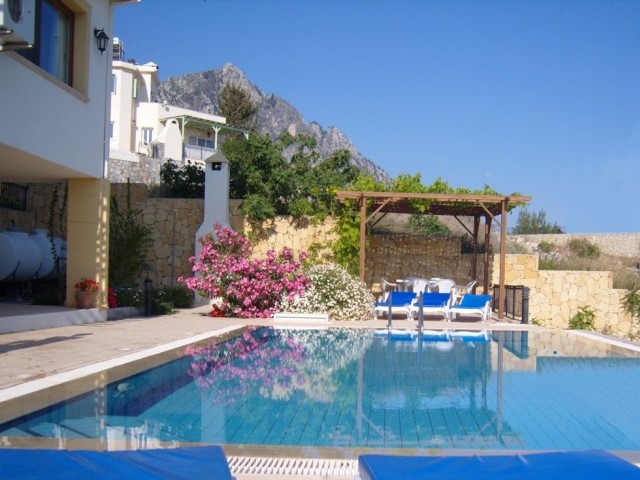 3 bedroom villa in Karmi sea and mountain view private pool and garden.top of the new road ** 