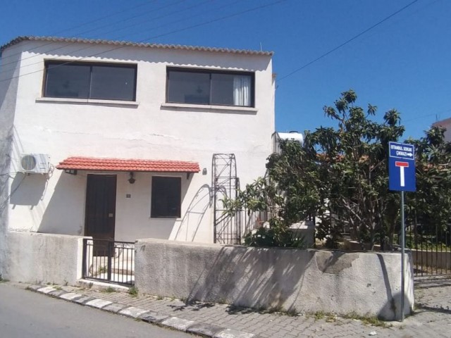 We sell detached life in Alsacan at a very affordable price. This cyprus house, which we put up for sale with a garden full of lush and fruit trees, large rooms with fireplace, is waiting for its new happy family for the price of an apartment. 05338445618 ** 