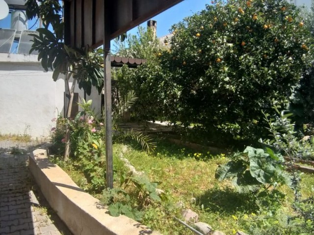 We sell detached life in Alsacan at a very affordable price. This cyprus house, which we put up for sale with a garden full of lush and fruit trees, large rooms with fireplace, is waiting for its new happy family for the price of an apartment. 05338445618 ** 