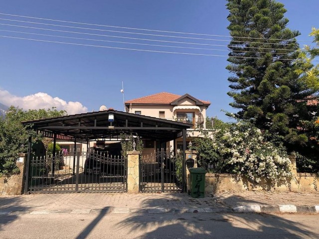 Girne Alsancak'ta 3+1 Satılık Villa 