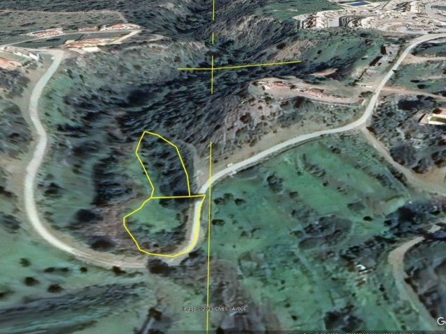 Esentepe'de Çevresinde Siteler olan, Asfalt Yola Sahip Satılık Arazi