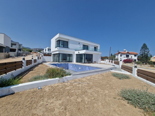 Kıbrıs Girne’nin en özel bölgelerinden biri olan Bellapais'te Satılık Türk Koçanlı 5+2 Lüx Villalar