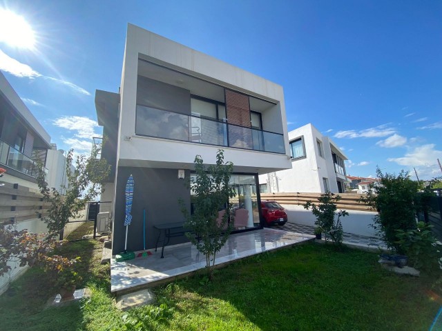 Kıbrıs Lefkoşa Yenikent Bölgesinde 4+1 Kiralık Lüks Villa