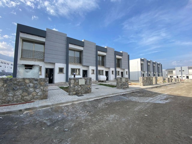Luxuriöse 2+1 Wohnungen zu verkaufen in Alsancak, Kyrenia, Zypern