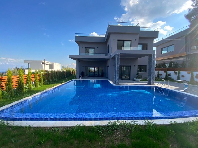 Kıbrıs Girne Doğanköy' de satılık Lüks 5+2 modern villa