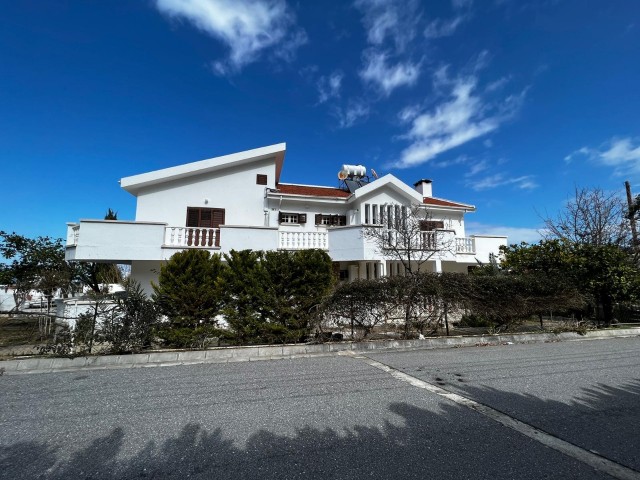 Kıbrıs Gİrne Merkez’de 4+2 kiralık villa