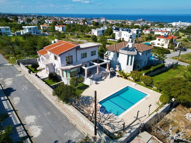 Kıbrıs Girne Çatalköy’de Satılık 4+1 Villa